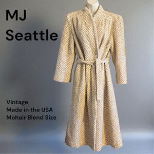 Vintage 1970s MJ Seattle Women's Soft Beige Herringbone Mohair Blend Overcoat M